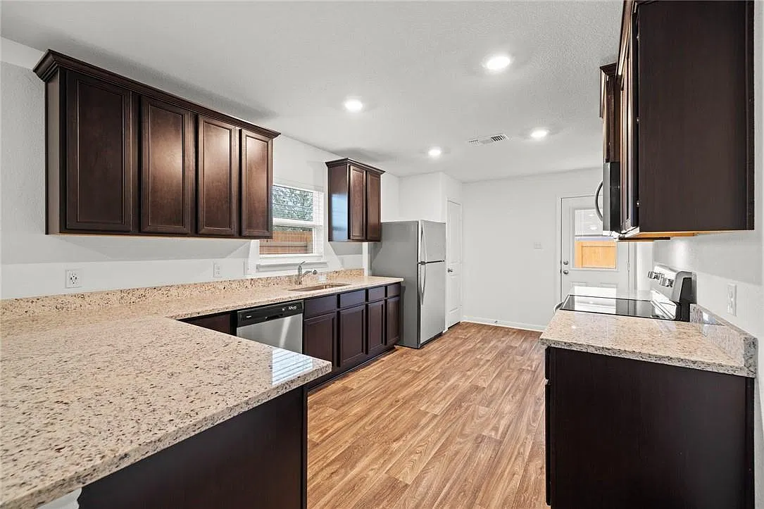 4 bed, 2.0 bath, 1794 sqft, $1,650 — Photo 4