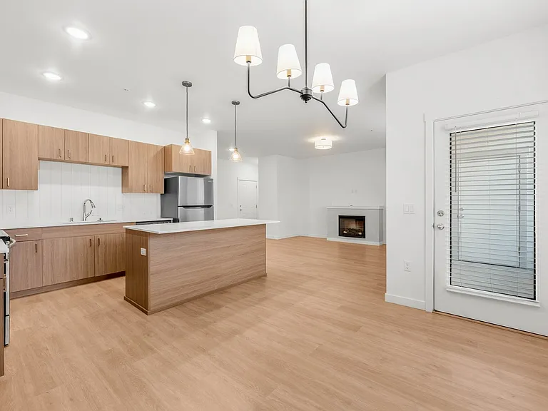 51st Street Apartments — Photo 6
