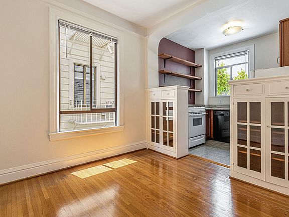 3rd image of 2929 Gough St APT 1
