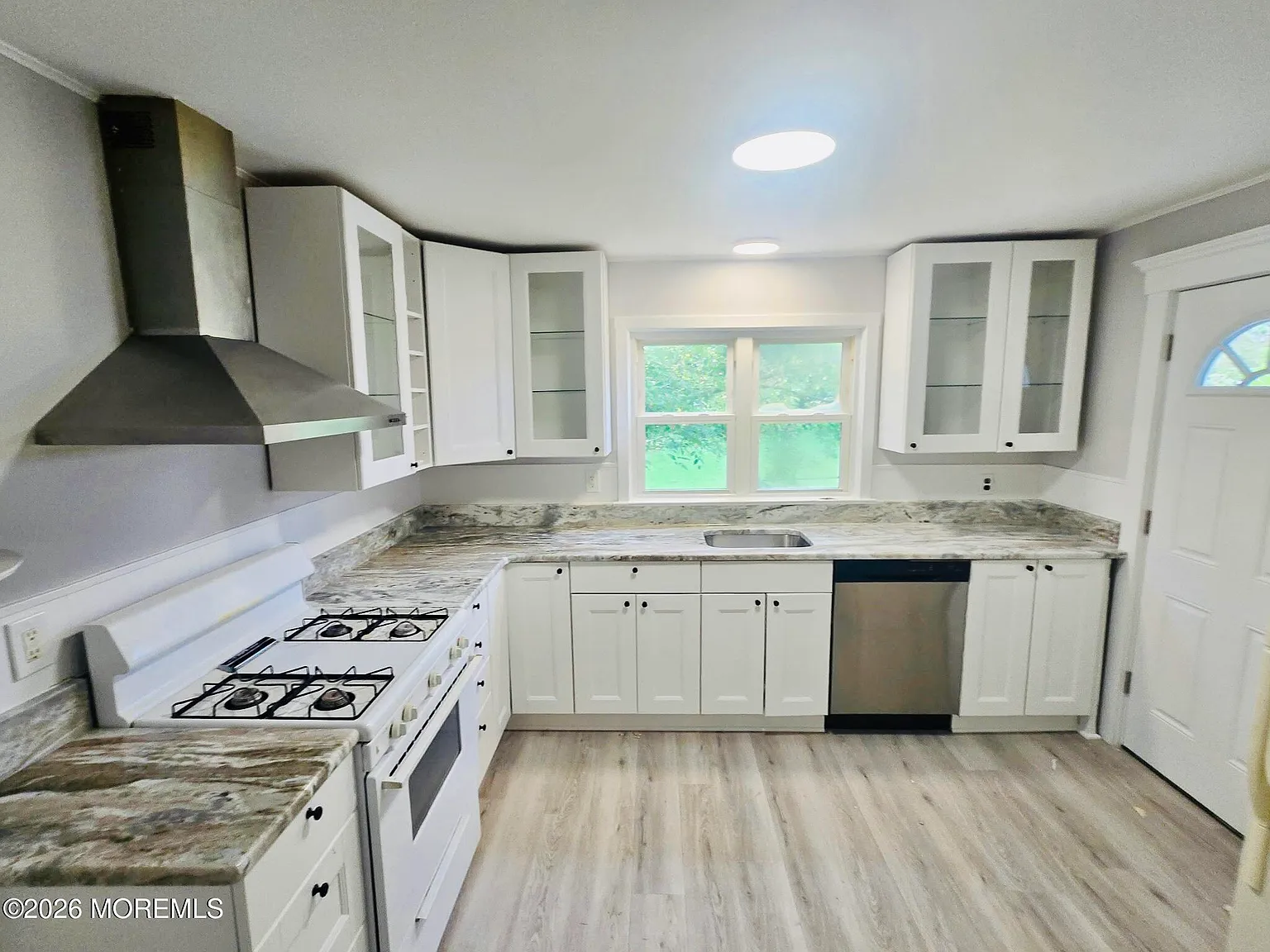 3 bed, 1792 sqft, $3,500 — Photo 2