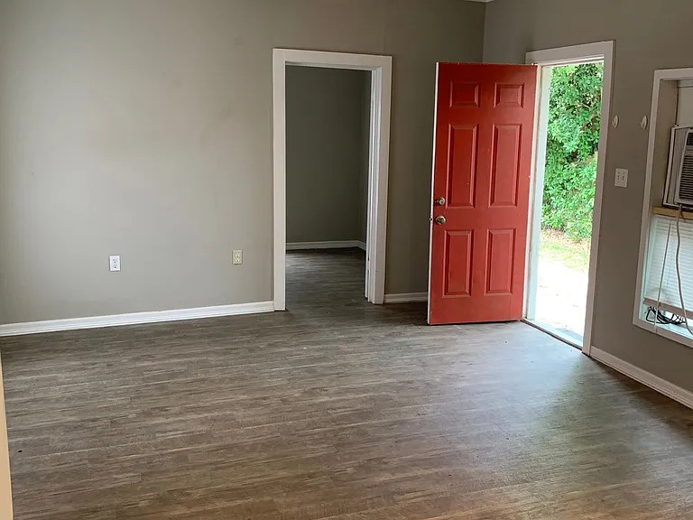 1112 S Crocker St — Photo 12