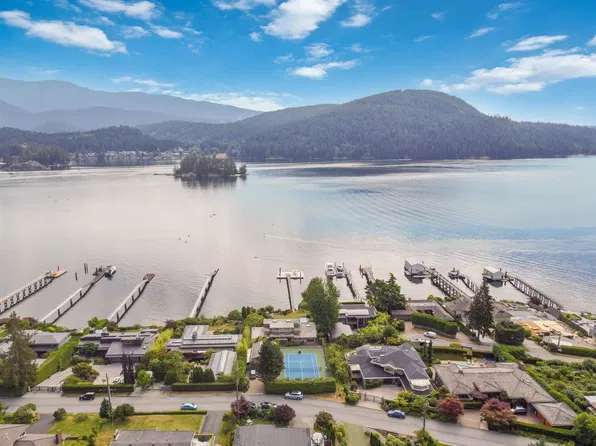 668 Beachview Dr, North Vancouver, BC V7G 1R1