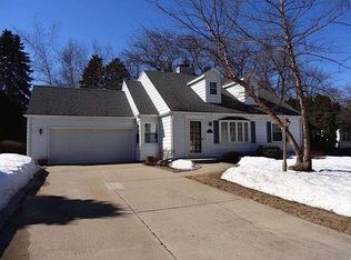 1130 Colonial Dr E, Racine, WI 53405