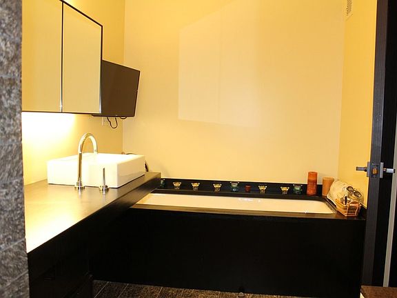 4th image of 20 Pine St APT 1603