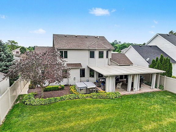 3rd image of 1479 Golf View Dr