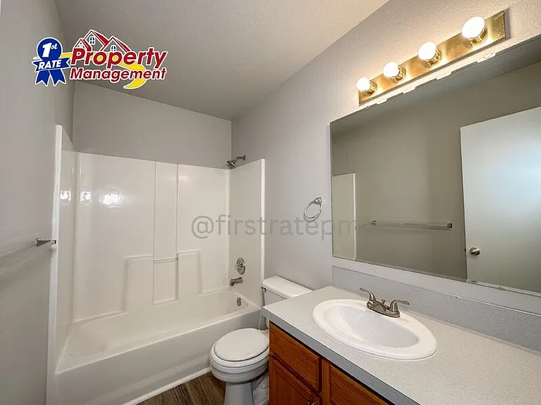 275 E Elbridge St — Photo 12
