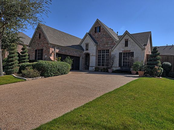 2nd image of 1902 Las Luna Ln