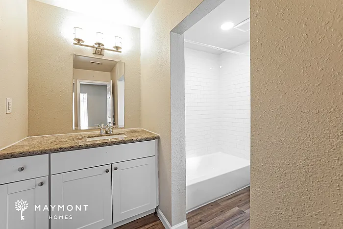 1009 Danube St — Photo 10