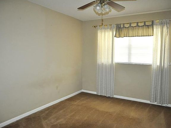 5th image of 621 Applewood Ave