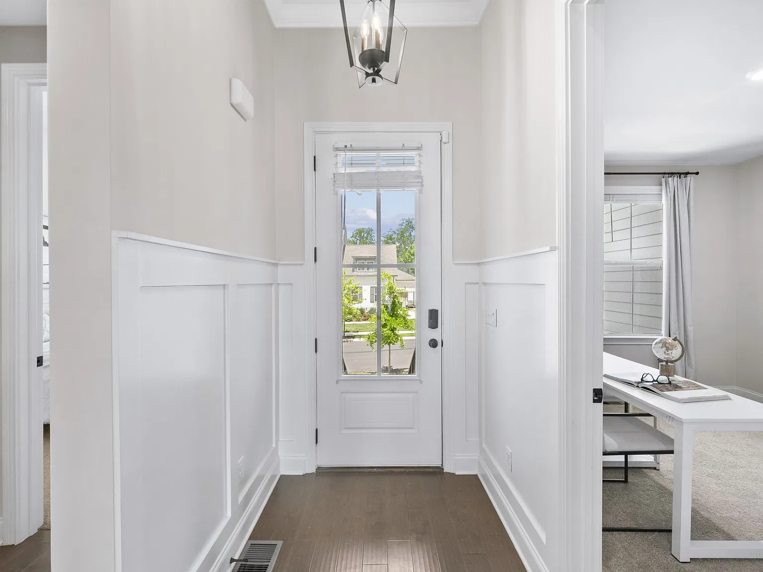 4 bed, 3.0 bath, 2644 sqft, $4,200 — Photo 4