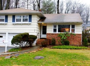 7 Kaateskill Pl, Scarsdale, NY 10583