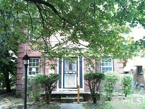 261-890856 front.JPG