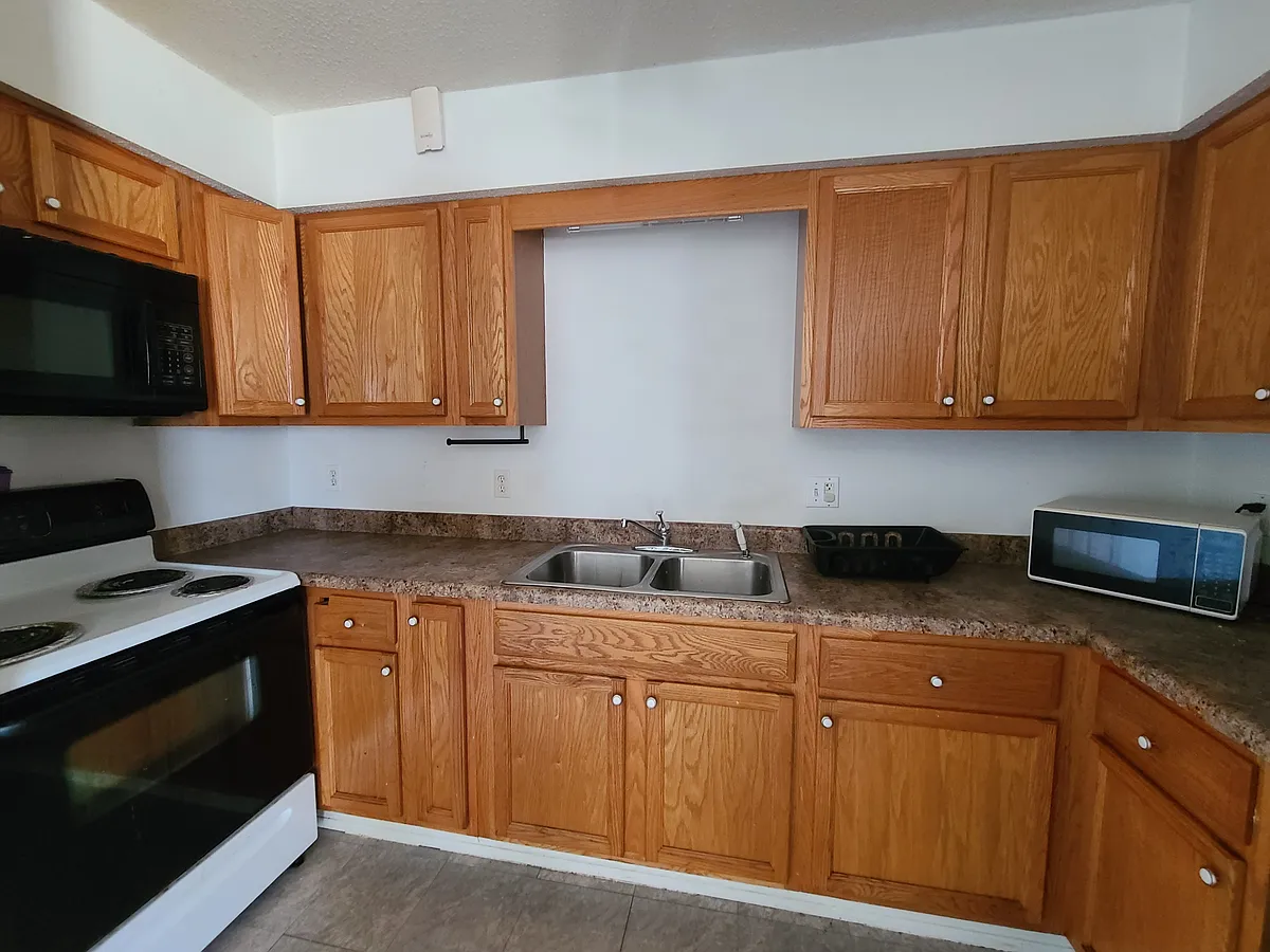 Building Photo - 3541 Kings Dr
