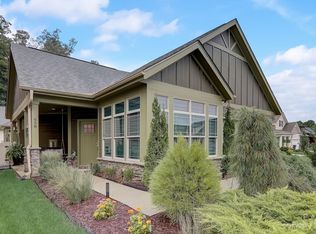 658 Summerfield Pl, Flat Rock, NC 28731