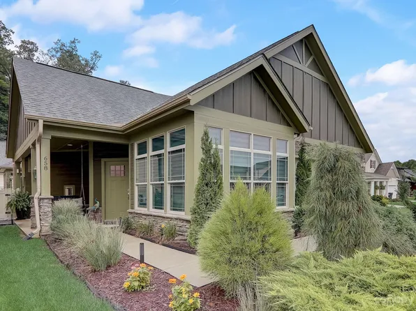 658 Summerfield Pl, Flat Rock, NC 28731