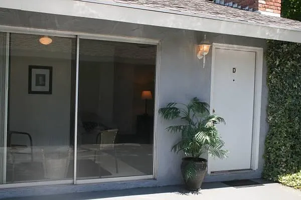 3365 E Fairmont Ave — Photo 6