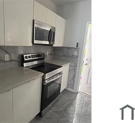 3 bed, 1000 sqft, $3,300 — Photo 3