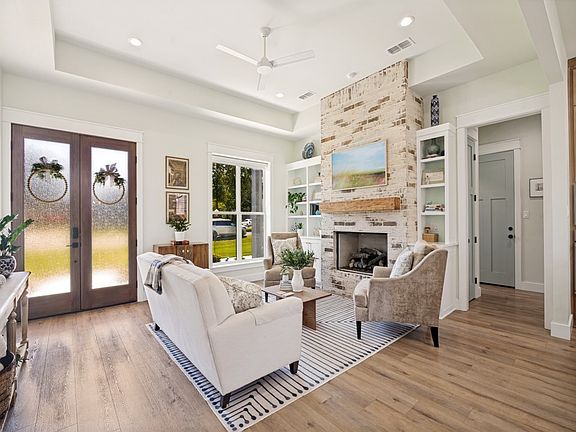 4th image of 722 Clubview Dr