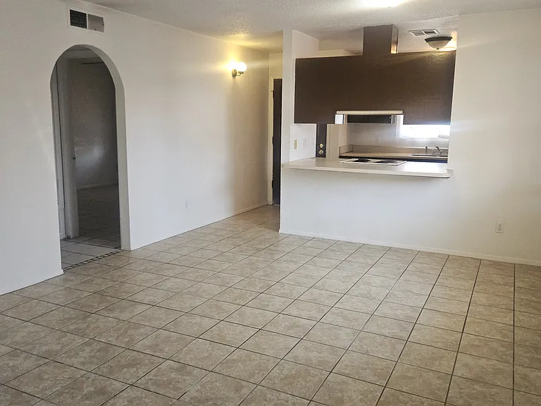1605 S Telshor Blvd #F — Photo 2