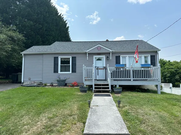 2319 Peach St, Salem, VA 24153