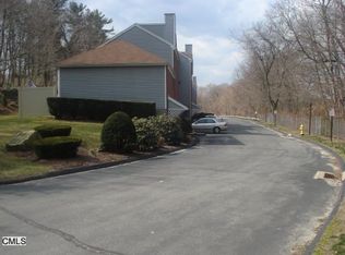 377 Unquowa Rd, Fairfield, CT 06824