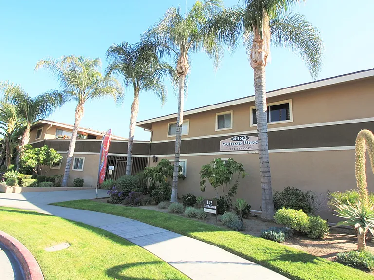 Melrose Place Apartments — Photo 60