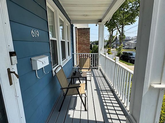 3rd image of 619 Lee St