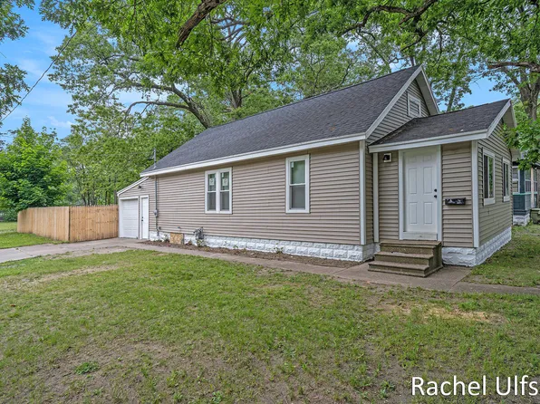 1676 Dyson St, Muskegon, MI 49442