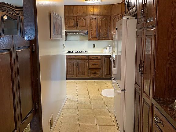4th image of 7 Melissa Ln