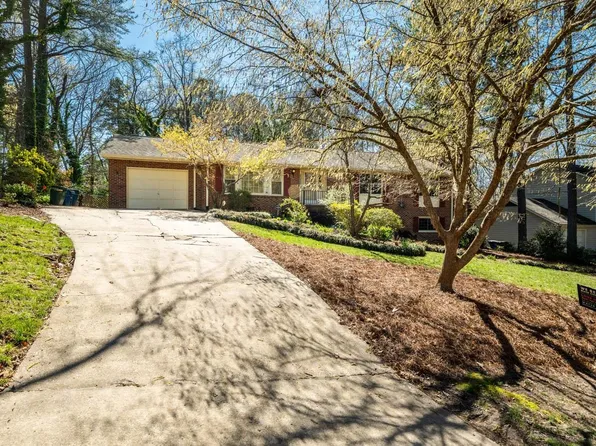 16 Cotswold Pl, Durham, NC 27707