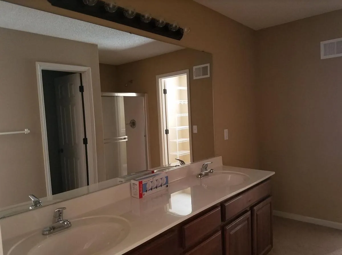 3 bed, 2.5 bath, $1,545 — Photo 2