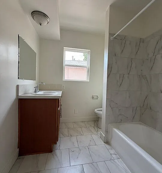 13233 Oxnard St #4 — Photo 9