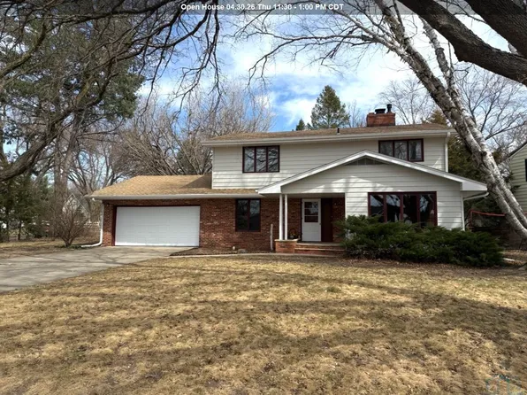 1090 Valley View Dr, Vermillion, SD 57069