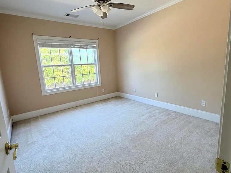 1605 Jamestown Ave — Photo 41
