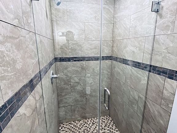 5th image of 4418 30th Ave APT 2R