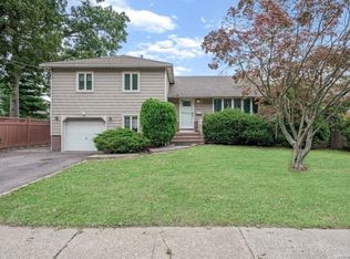 442 Unqua Rd, Massapequa, NY 11758
