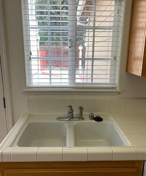 420 Hickory Cir — Photo 5