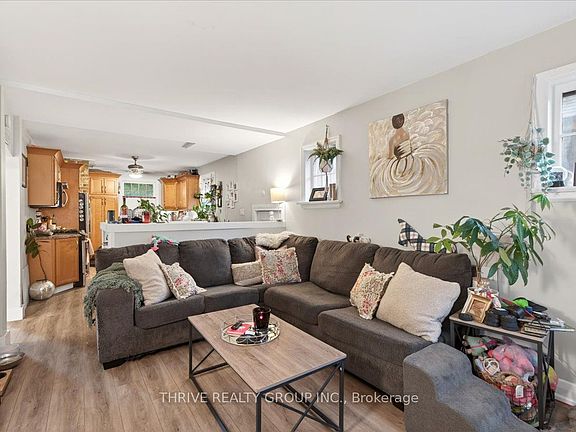 3rd image of 494 Highbury Ave N