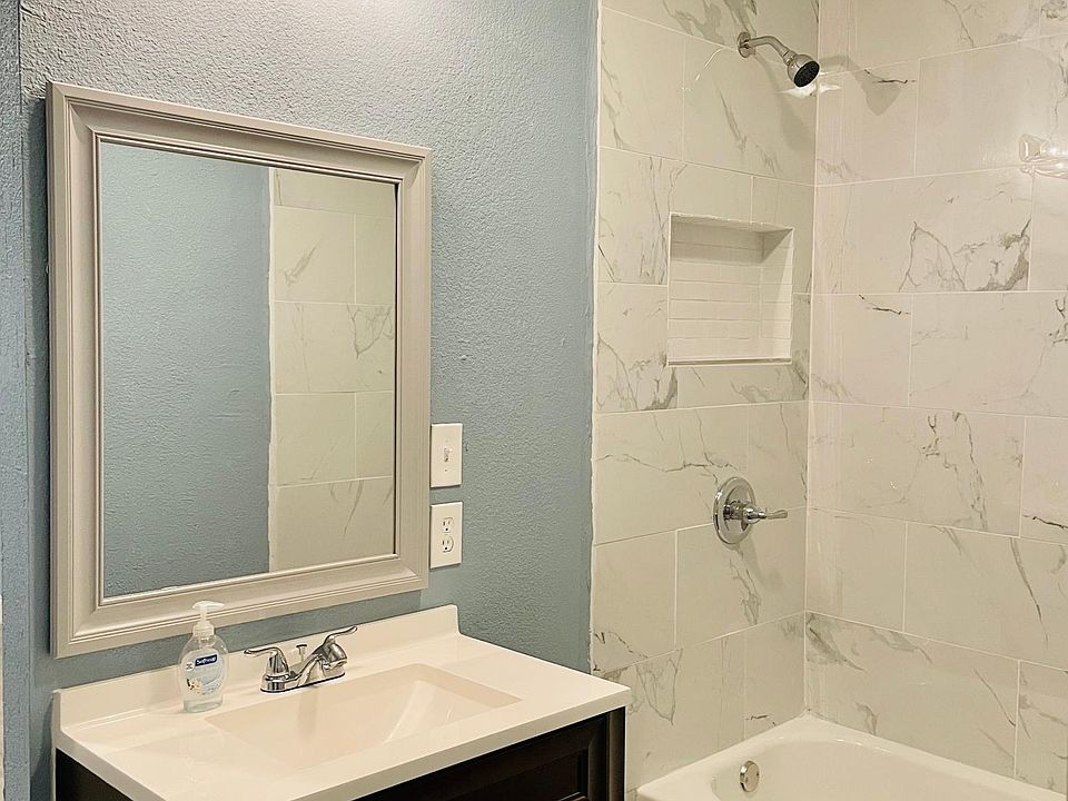 1st image of 3224 N Davis St #1