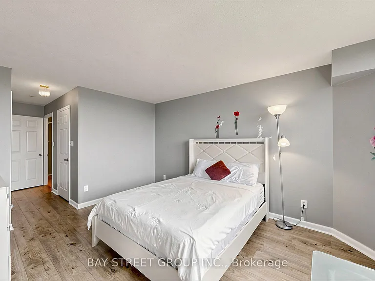 1001 Cedarglen Gate #Penthouse 720 — Photo 23