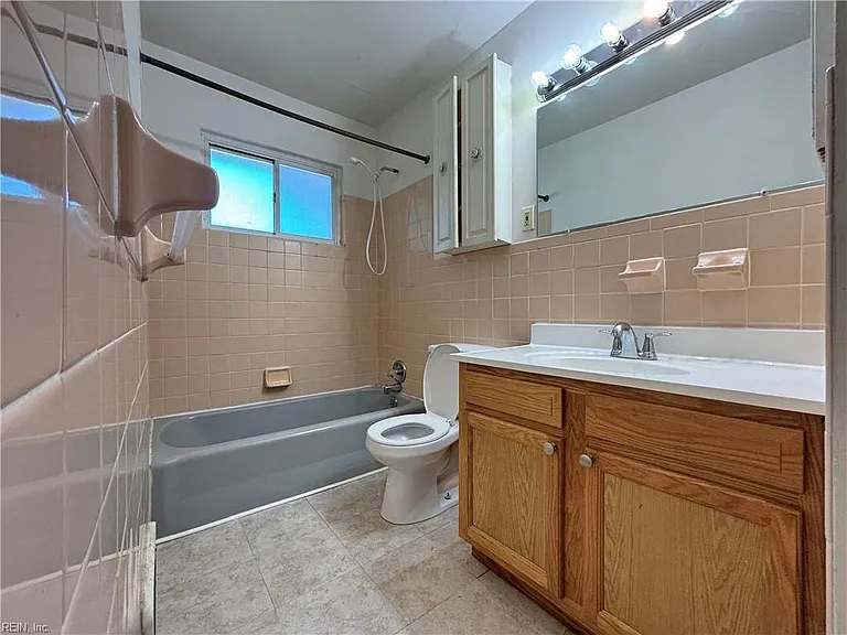 2901 E Malden Ave — Photo 20