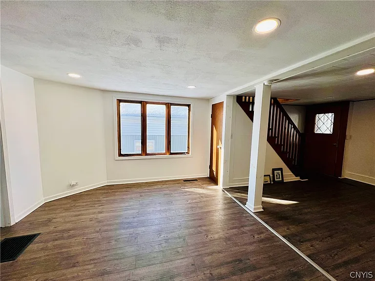 140 E Oneida St — Photo 8