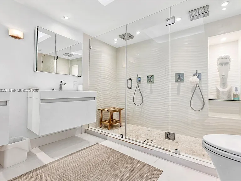6301 Collins Ave #2103 — Photo 18