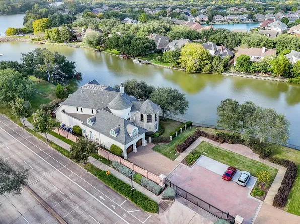 15710 Creek Bend Dr, Sugar Land, TX 77478