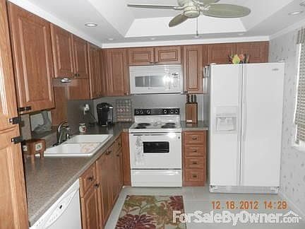 Kitchen
						:
						New appliances & counter tops, recessed lighting, ceramic tile