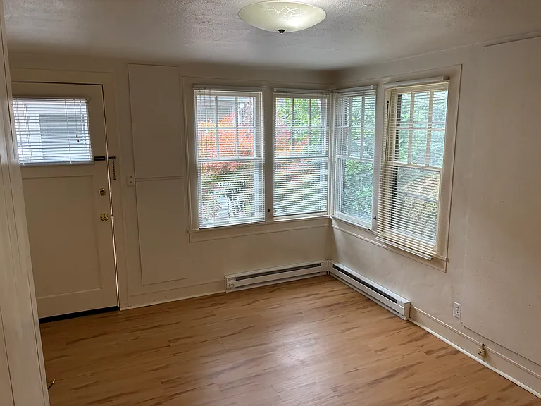 723 E 16th Aly — Photo 15