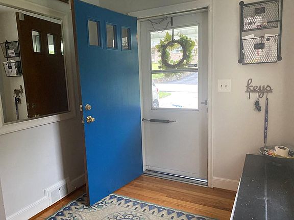 4th image of 410 Memorial Ave