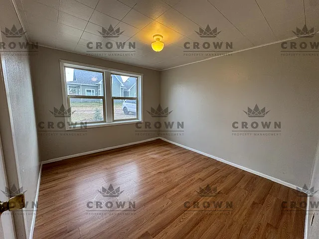 2116 York Ave — Photo 2