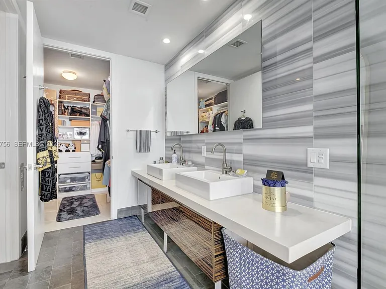 1100 Biscayne Blvd #4002 — Photo 25