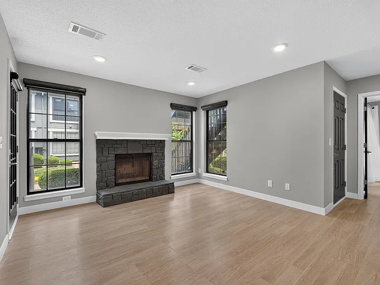 12647 W 110th Ter — Photo 2